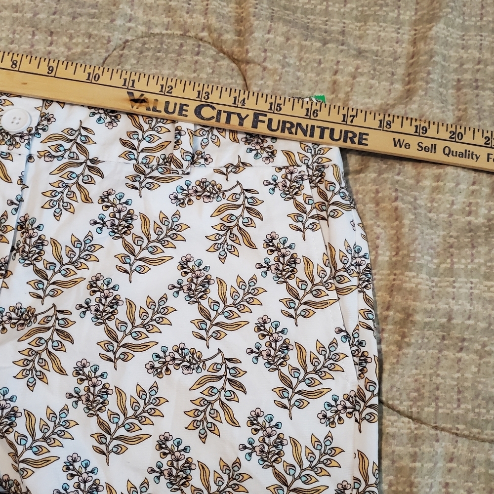 Ann Taylor Loft Shorts Floral White and Yellow Size 8 Inseam 4" Bohemian - Picture 9 of 9